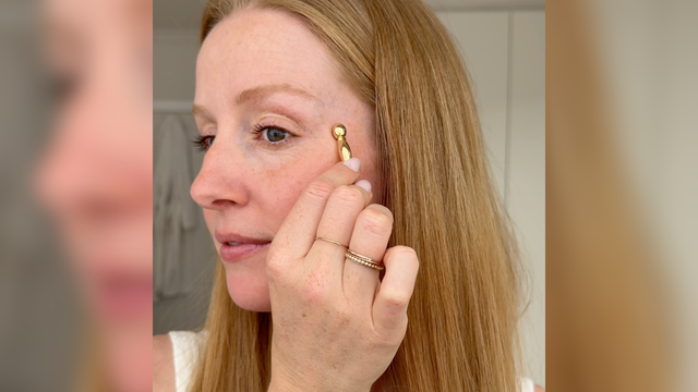 How to Depuff Your Eyes: How Eye Applicator Tool Gives Better Skincare Results
